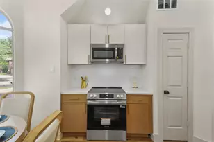 304 Riverwalk Ln, Irving, TX 75063 - Photo 15