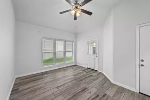 2906 Menlo Park Ln, Carrollton, TX 75007 - Photo 9