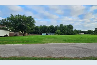 116 E Cooper Street, Pilot Point, TX 76258 - Photo 1