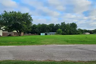 116 E Cooper St, Pilot Point, TX 76258 - Photo 1