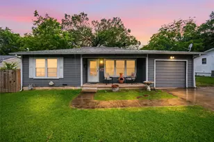 1307 N Gaines St, Ennis, TX 75119 - Photo 1