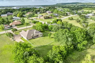 214 Knob Hill Dr, Granbury, TX 76048 - Photo 3