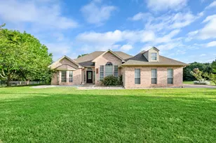 214 Knob Hill Dr, Granbury, TX 76048 - Photo 1