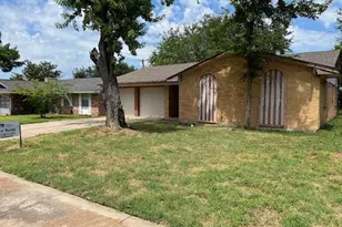 806 Phillips Dr, Ennis, TX 75119 - Photo 3