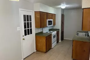 806 Phillips Dr, Ennis, TX 75119 - Photo 9