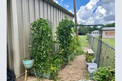 285 N Avenue B, Crawford, TX 76638 - Photo 35