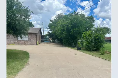 285 N Avenue B, Crawford, TX 76638 - Photo 3