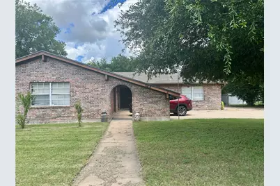 285 N Avenue B, Crawford, TX 76638 - Photo 1