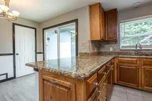 1206 Oakbluff Dr, Lancaster, TX 75146 - Photo 9