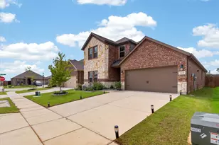 10616 Breezeway Dr, Aubrey, TX 76227 - Photo 3