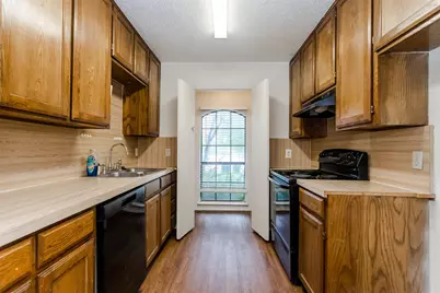 2301 Kingsford Court, Arlington, TX 76017 - Photo 5