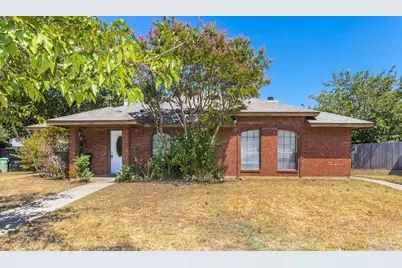 2301 Kingsford Court, Arlington, TX 76017 - Photo 3