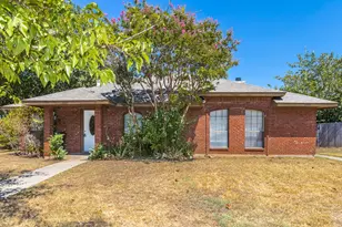 2301 Kingsford Ct, Arlington, TX 76017 - Photo 3