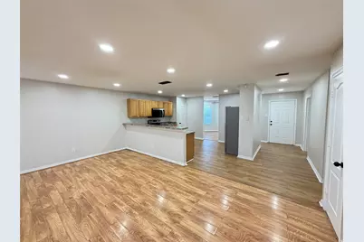 2526 Bishop Allen Lane, Dallas, TX 75237 - Photo 7