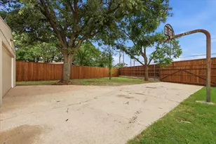 6333 Symphony Ln, Dallas, TX 75227 - Photo 37