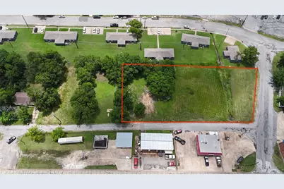 808 E Third St, Bonham, TX 75418 - Photo 1