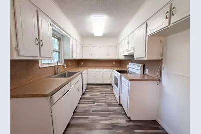 402 Childers Avenue, Benbrook, TX 76126 - Photo 5