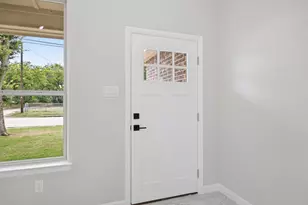 302 Evans St, Cleburne, TX 76031 - Photo 5