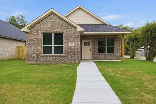 302 Evans St, Cleburne, TX 76031 - Photo 1