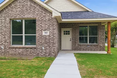 302 Evans Street, Cleburne, TX 76031 - Photo 3