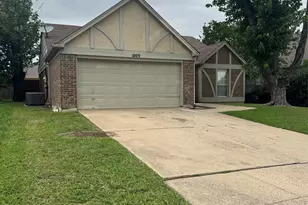 1009 Danforth Ct, Arlington, TX 76017 - Photo 3
