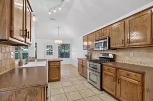 801 Pennsylvania Dr, Saginaw, TX 76131 - Photo 5