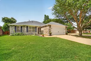 801 Pennsylvania Dr, Saginaw, TX 76131 - Photo 1