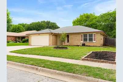 1008 Green Ridge Terrace, Saginaw, TX 76179 - Photo 5