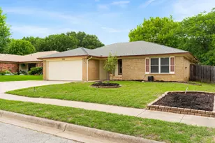 1008 Green Ridge Terrace, Saginaw, TX 76179 - Photo 5