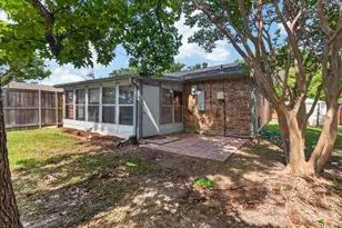 2935 Rolling Hills Dr, Carrollton, TX 75007 - Photo 17