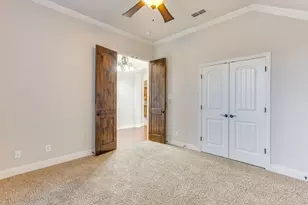 400 Hudson Ln, Burleson, TX 76028 - Photo 17