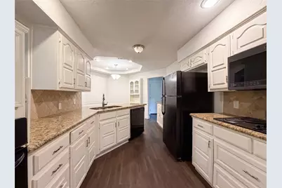 2005 N Arbor Rose Drive, Grand Prairie, TX 75050 - Photo 5