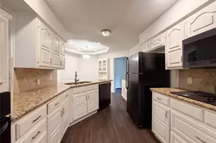 2005 N Arbor Rose Dr, Grand Prairie, TX 75050 - Photo 5