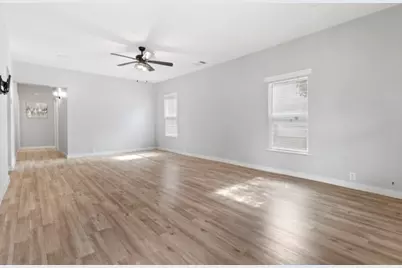 327 E Hull Street, Denison, TX 75021 - Photo 3