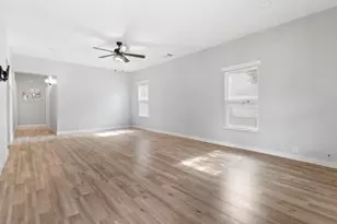 327 E Hull St, Denison, TX 75021 - Photo 3