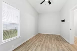 327 E Hull St, Denison, TX 75021 - Photo 17