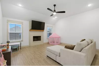 924 Rodgers Avenue, Godley, TX 76044 - Photo 9