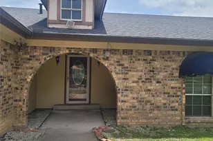4100 Longleaf Ln, Fort Worth, TX 76137 - Photo 5