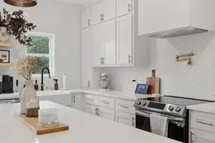 2312 Neches St, Granbury, TX 76048 - Photo 13