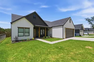 2312 Neches St, Granbury, TX 76048 - Photo 3