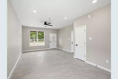 304 Evans Street, Cleburne, TX 76031 - Photo 9
