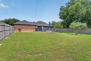 1002 Capetown Dr, Grand Prairie, TX 75050 - Photo 25