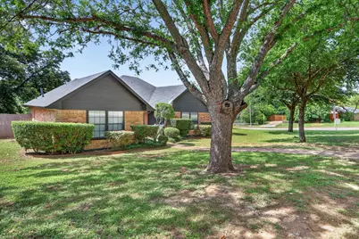 1002 Capetown Drive, Grand Prairie, TX 75050 - Photo 3