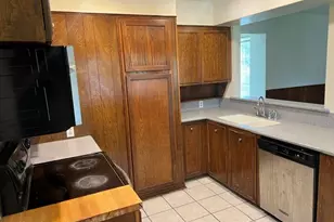 3810 Crater Lake Ct, Irving, TX 75062 - Photo 5