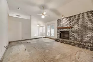 6010 Maple Leaf Dr, Arlington, TX 76017 - Photo 7