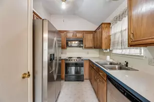 6010 Maple Leaf Dr, Arlington, TX 76017 - Photo 19