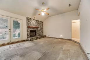 6010 Maple Leaf Dr, Arlington, TX 76017 - Photo 9