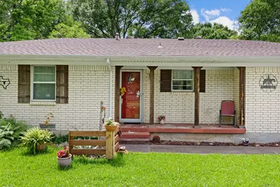 325 Oakwood Drive, Lancaster, TX 75146 - Photo 5