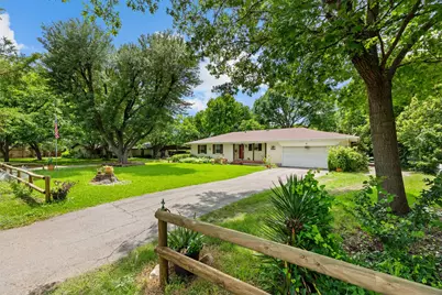 325 Oakwood Drive, Lancaster, TX 75146 - Photo 3