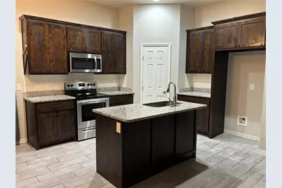 621 N Avenue B, Springtown, TX 76082 - Photo 9